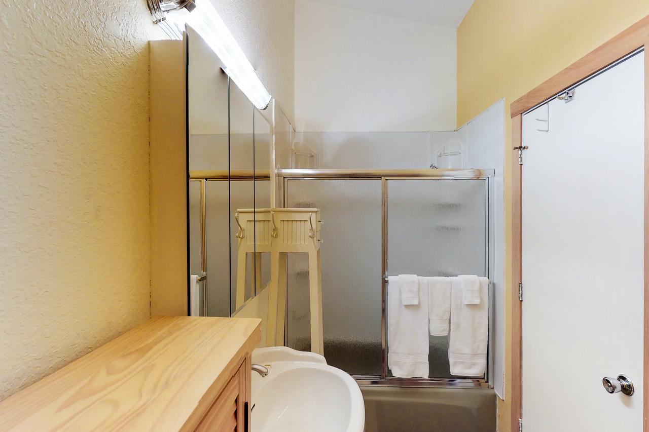 Brighton Condo #208 Гърдууд Екстериор снимка